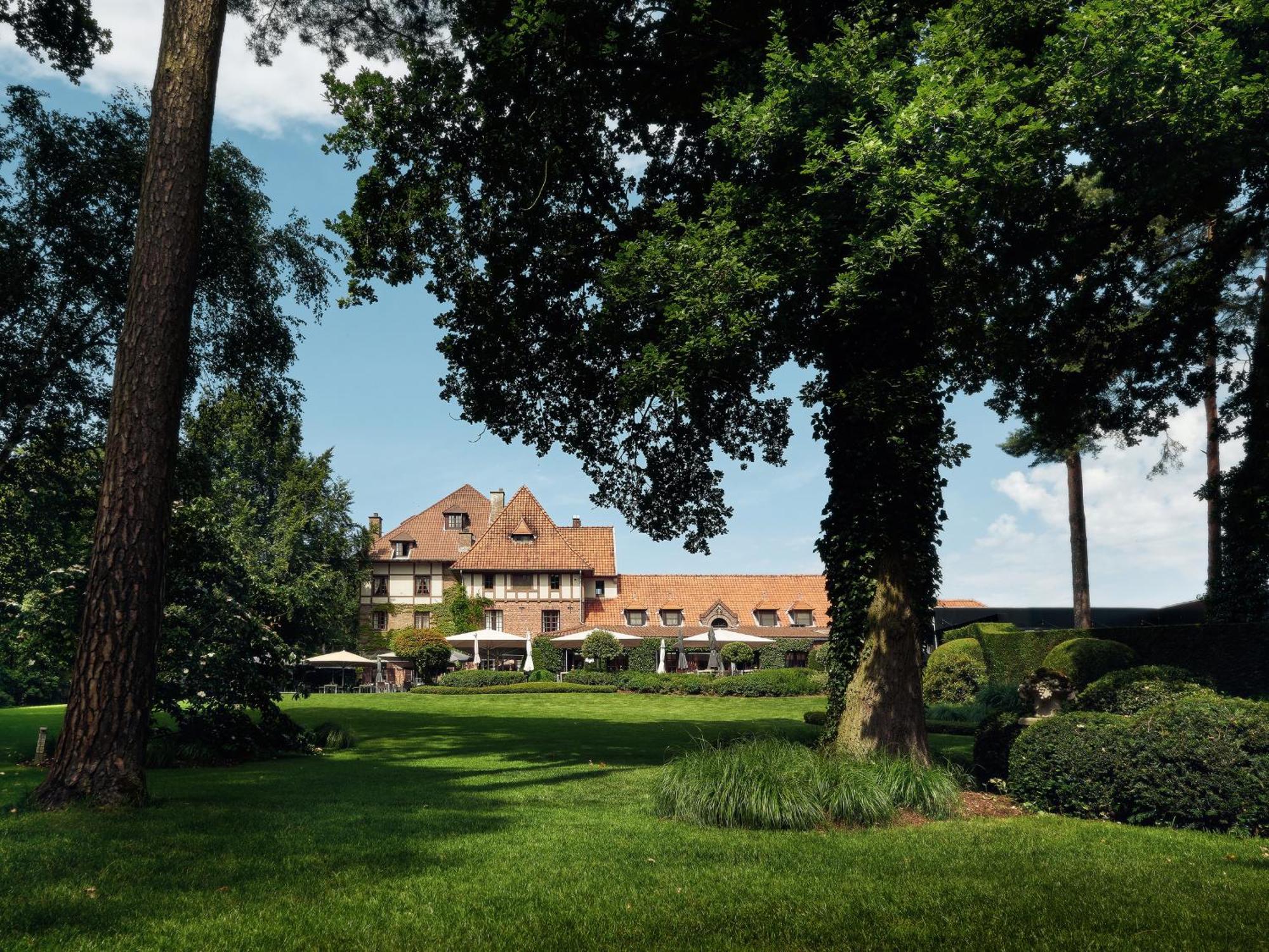 La Butte Aux Bois A Small Luxury Hotel Of The World Lanaken Exterior foto