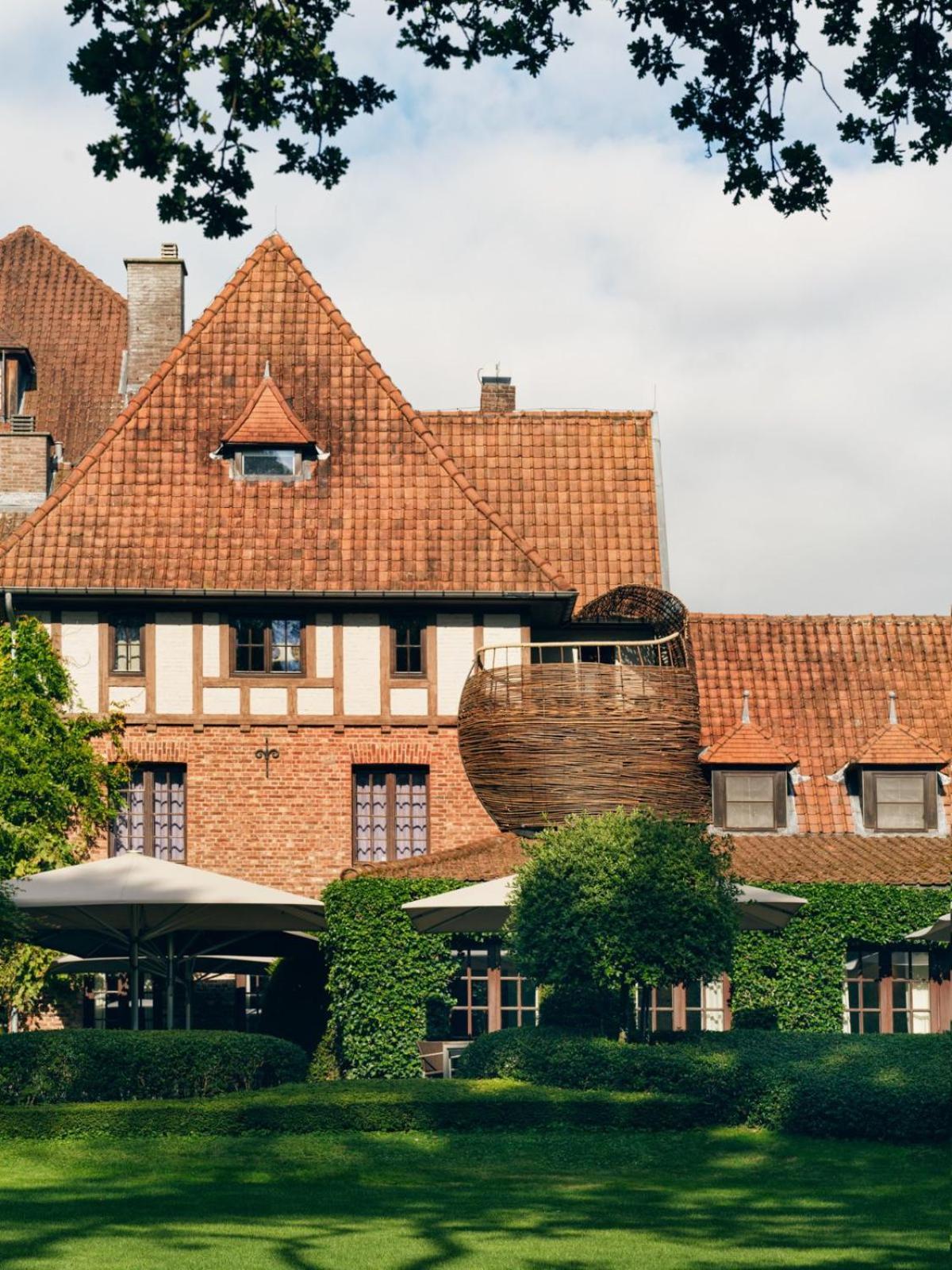 La Butte Aux Bois A Small Luxury Hotel Of The World Lanaken Exterior foto