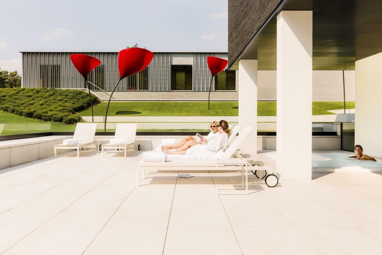 La Butte Aux Bois A Small Luxury Hotel Of The World Lanaken Exterior foto
